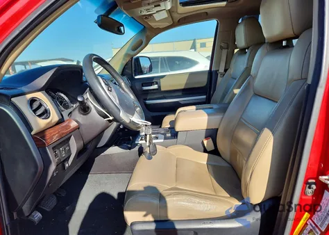 2014 Toyota Tundra Crewmax Limited из США, поврежденный, VIN 5TFFY5F1XEX171854